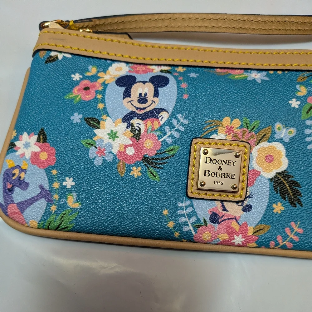Disney Dooney & Bourke Epcot Flower and Garden 2016 Festival Wristlet.  - Picture 3 of 10